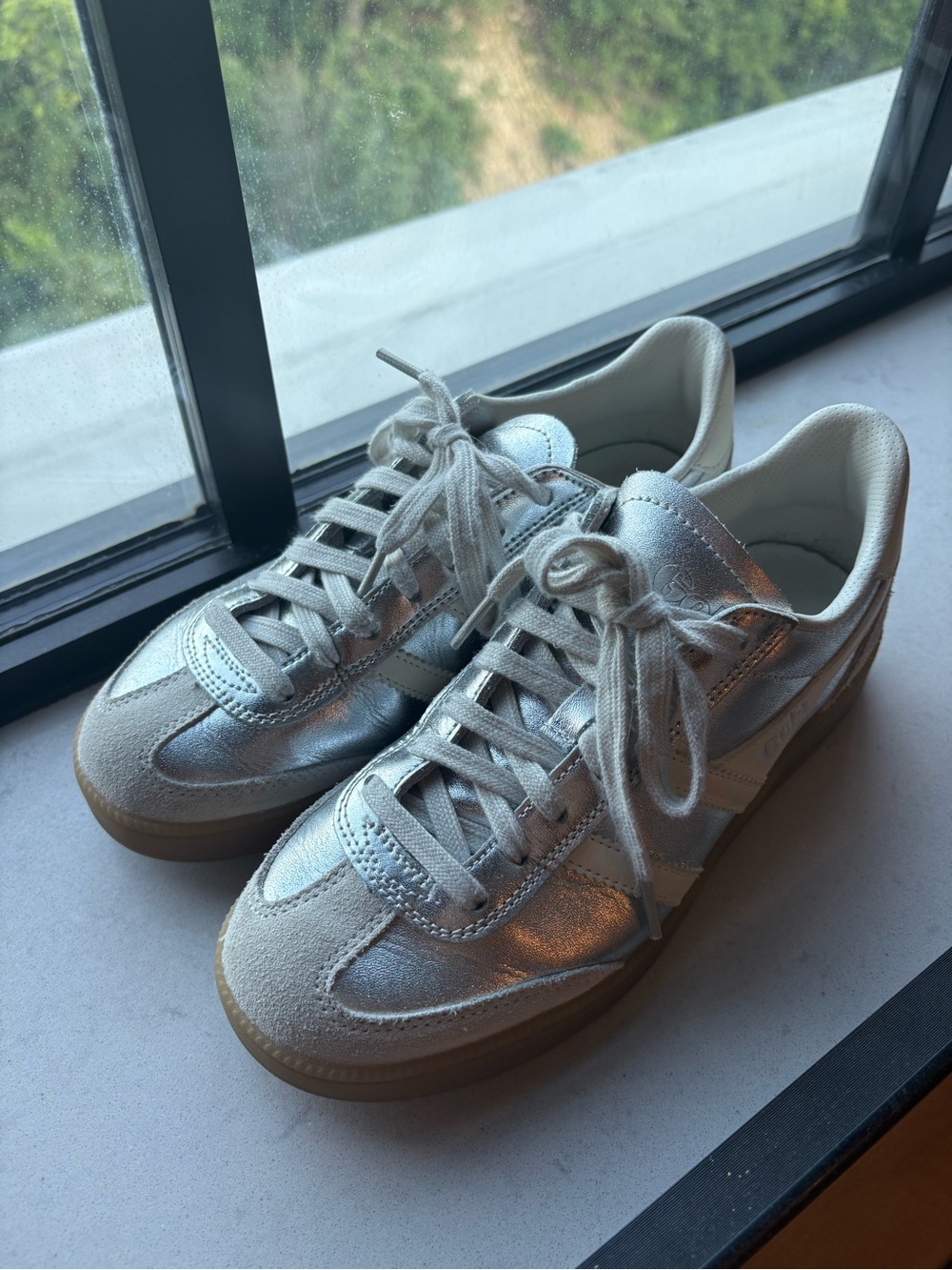 Gola Silver Metallic Low-Top Sneakers with Gum Sole